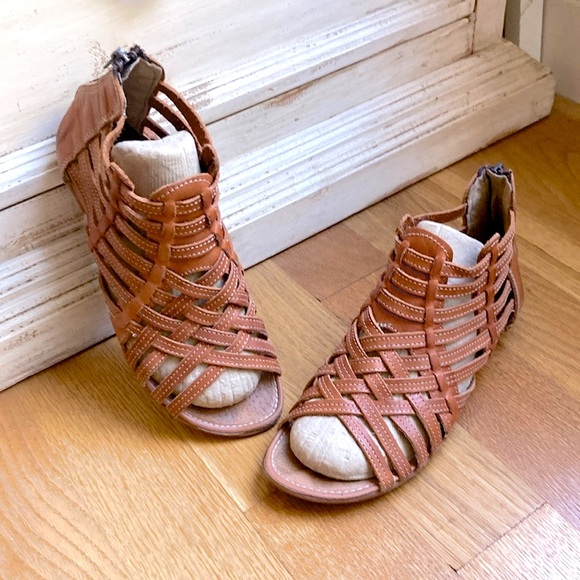 Shoes - Leather Woven genuine leather "Huaraches" Sandals. Good Condition 7.